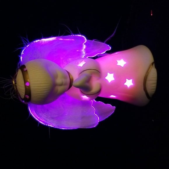 Praying Porcelain Angel - Picture 3 of 10